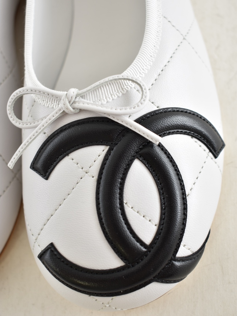 Chanel 26M Coco Beach Cambon White Black CC XL Logo Ballet Ballerina Flat 36.5 - Picture 10 of 16
